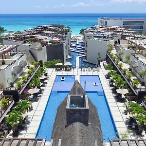 Aldea Thai By Blue Oceanfront Apartahotel